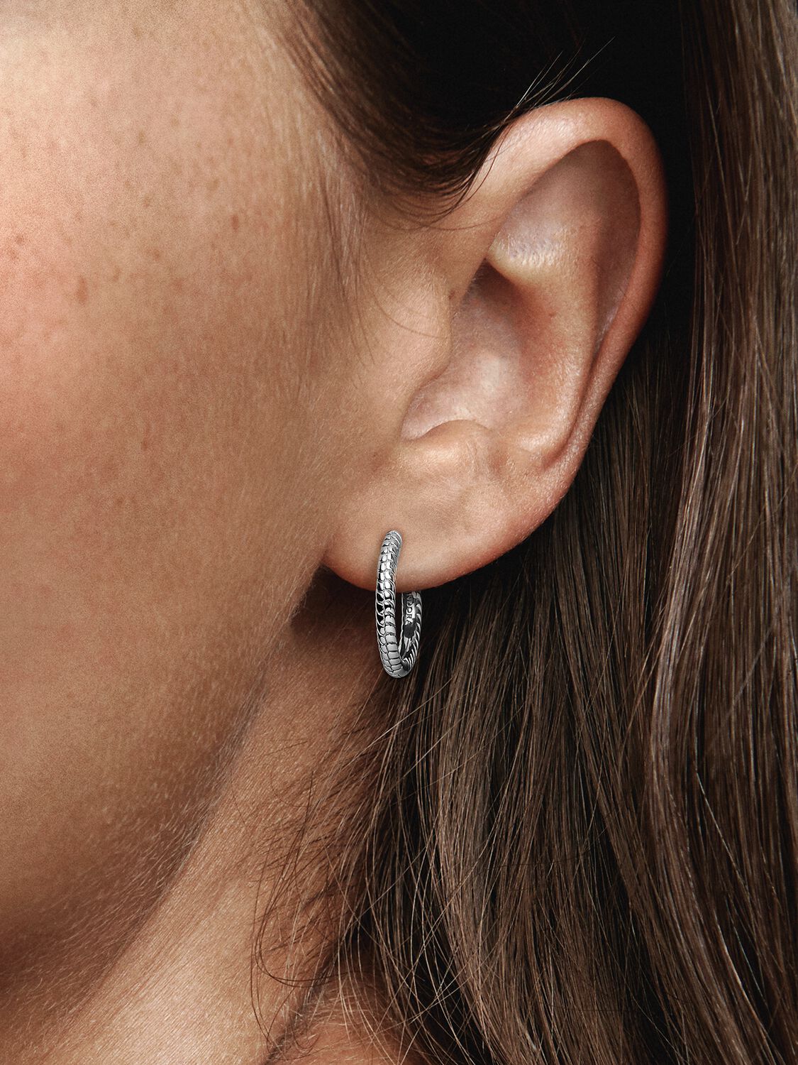 292728C00_ABC123_MODEL_eCOM_02_RGB