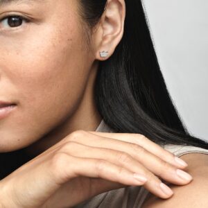 297127CZ_ABC123_MODEL_eCOM_01_RGB