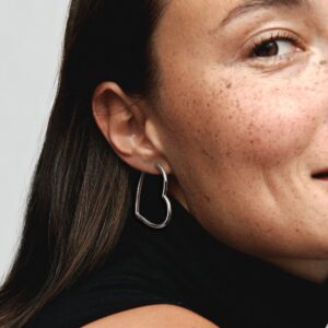 297822_ABC123_MODEL_eCOM_01_RGB