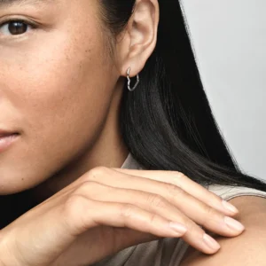 298307C00_ABC123_MODEL_eCOM_01_RGB