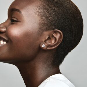 299239C01_ABC123_MODEL_eCOM_01_RGB