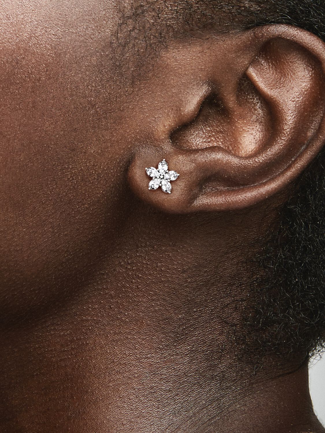 299239C01_ABC123_MODEL_eCOM_02_RGB