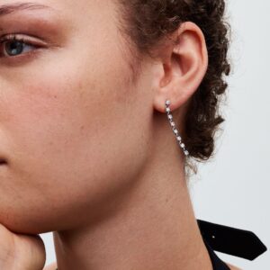 Q124_B_PDP_Model_Single_02_1x1_RGB