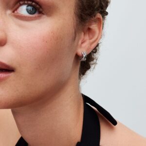 Q124_B_PDP_Model_Single_03_1x1_RGB