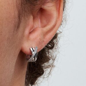 Q124_B_PDP_Model_Single_03_1x1_RGB_earring