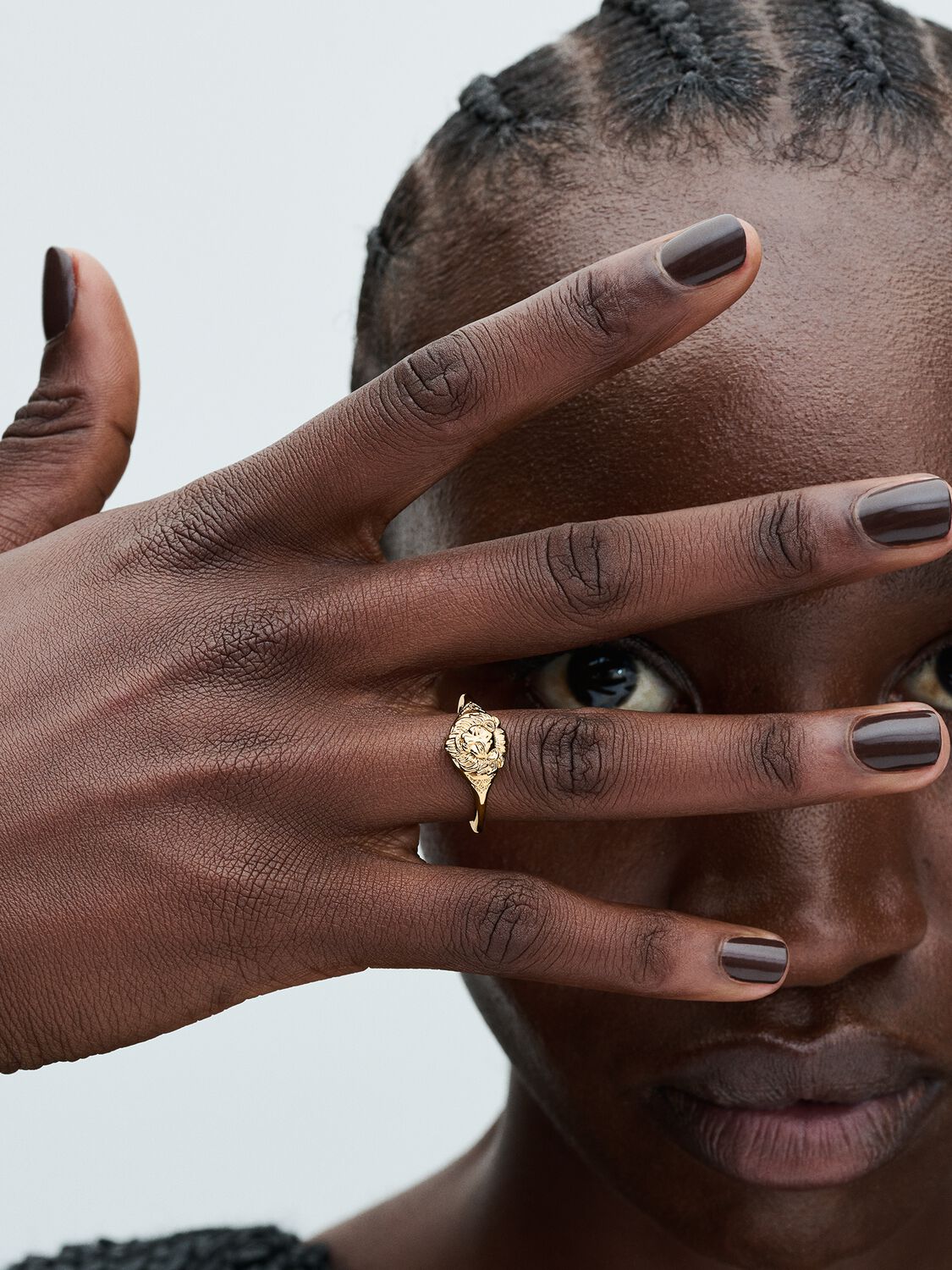 Q124_B_PDP_Model_Single_34_1x1_RGB