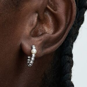 Q124_B_PDP_Model_Single_42_1x1_RGB_earring