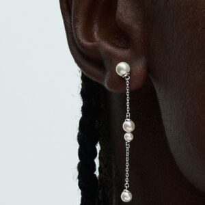 Q124_B_PDP_Model_Single_48_1x1_RGB_earring