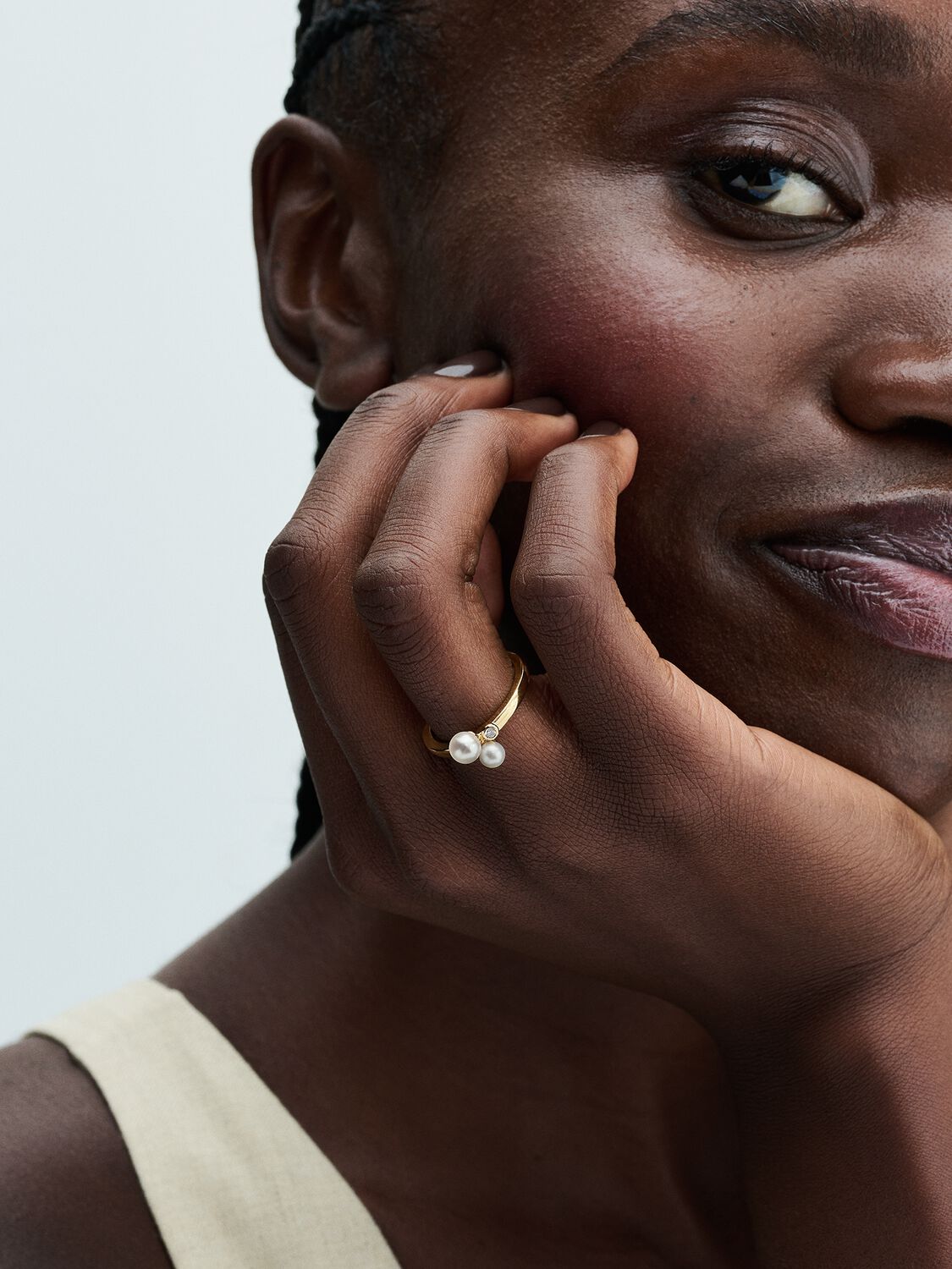 Q124_B_PDP_Model_Single_49_1x1_RGB