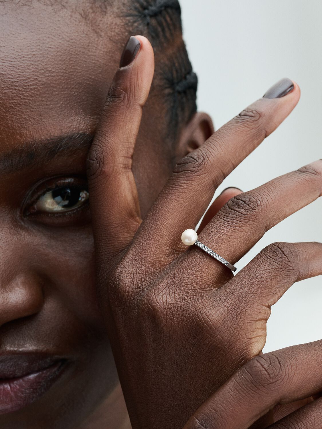 Q124_B_PDP_Model_Single_50_1x1_RGB