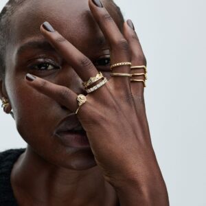 Q124_B_PDP_Model_Styled_05_1x1_RGB