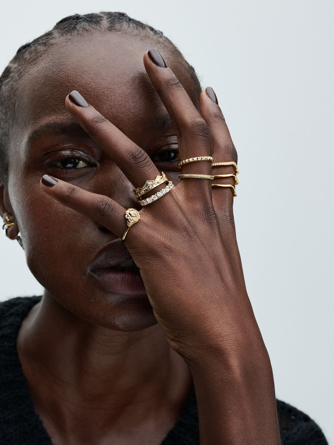 Q124_B_PDP_Model_Styled_05_1x1_RGB