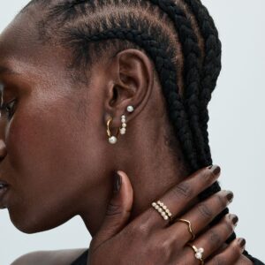 Q124_B_PDP_Model_Styled_06_1x1_RGB