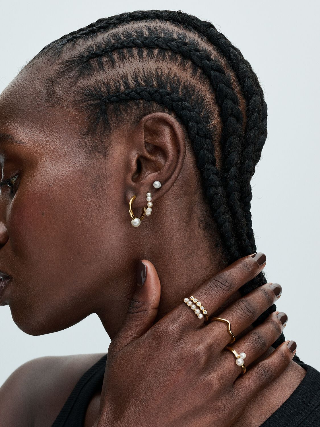 Q124_B_PDP_Model_Styled_06_1x1_RGB