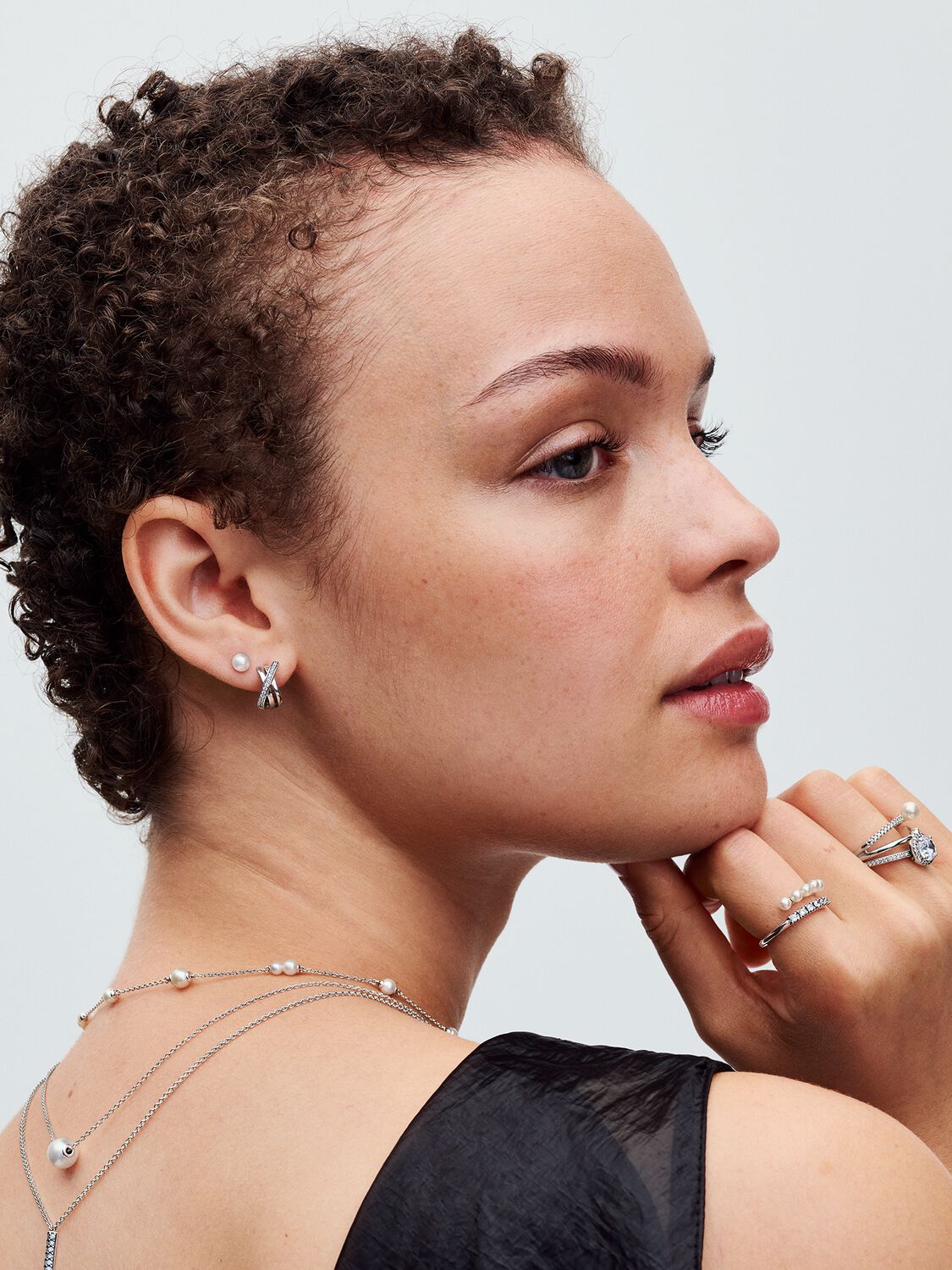 Q124_B_PDP_Model_Styled_10_1x1_RGB