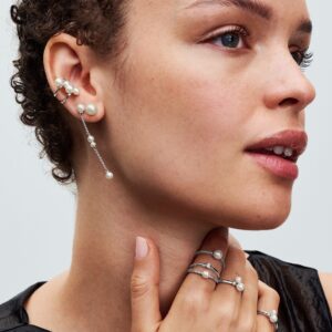 Q124_B_PDP_Model_Styled_15_1x1_RGB