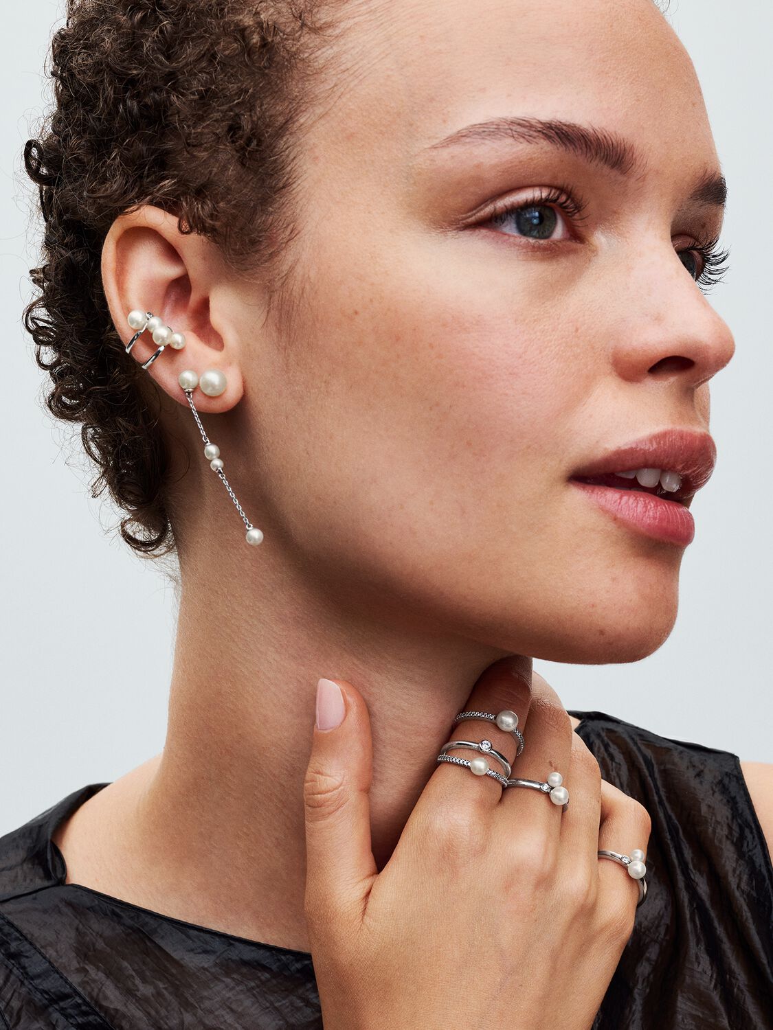 Q124_B_PDP_Model_Styled_15_1x1_RGB