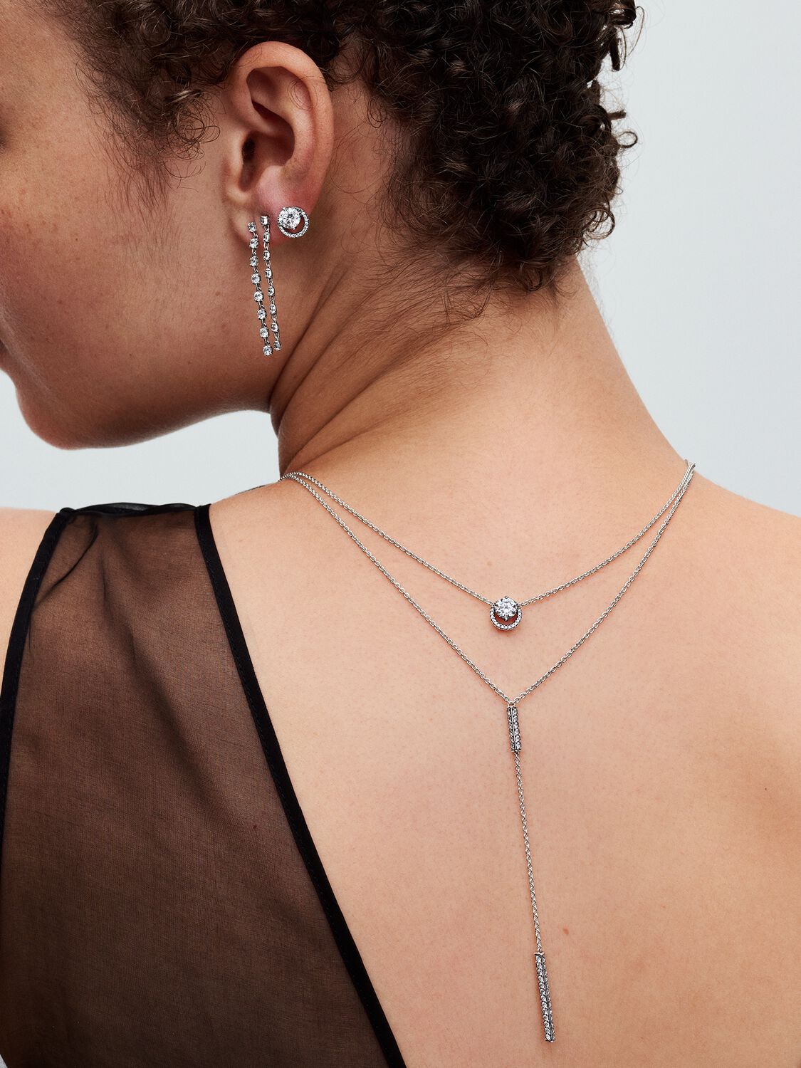 Q124_B_PDP_Model_Styled_19_1x1_RGB