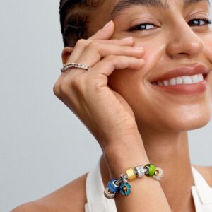 Q125_A_PDP_MODEL_STYLED_26_1x1_RGB