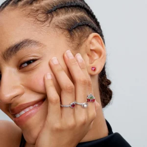 Q125_A_PDP_MODEL_STYLED_31_1x1_RGB