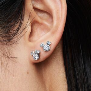 Q224_C_PDP_Model_Single_46_1x1_RGB_earring