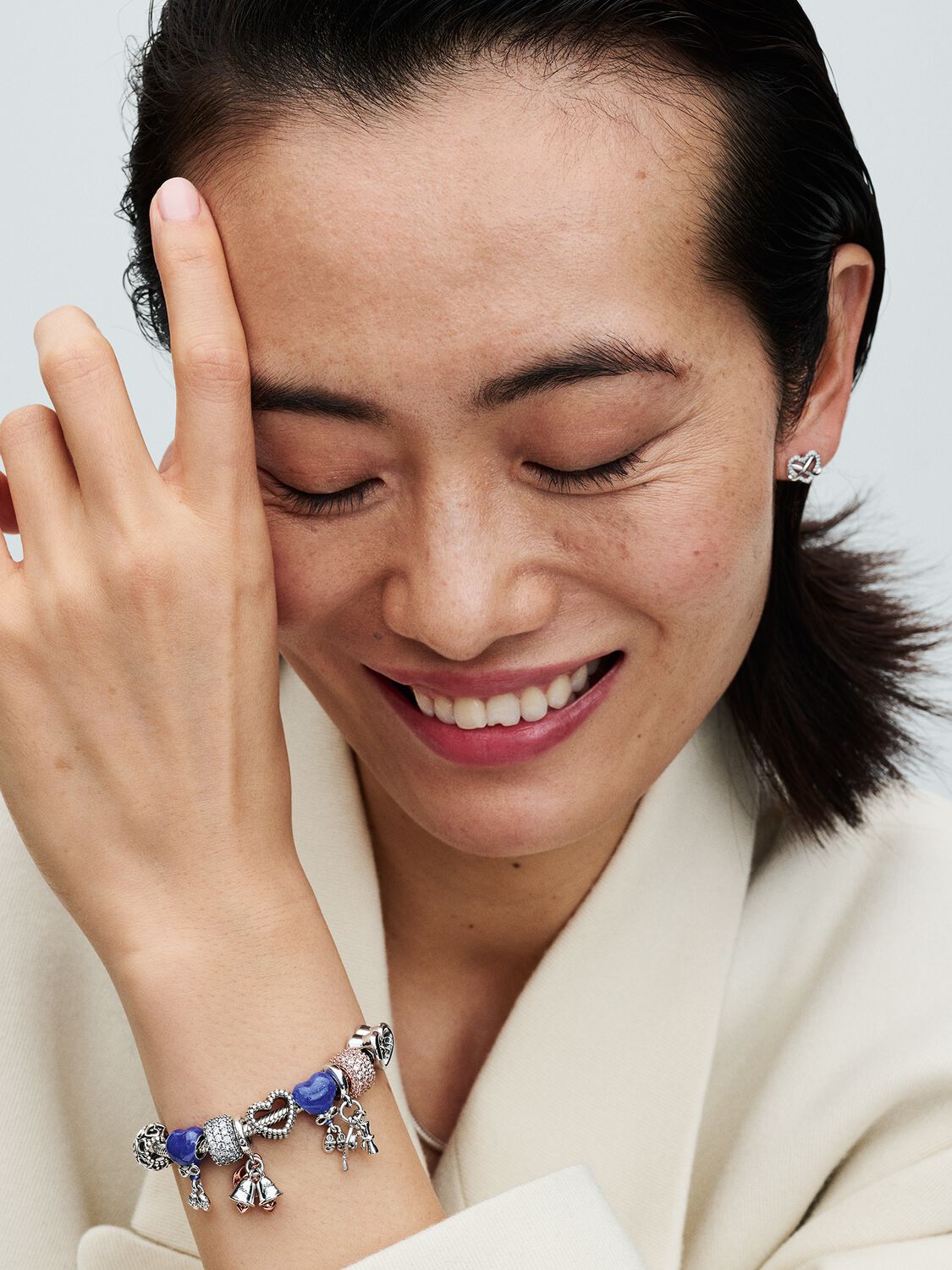 Q224_C_PDP_Model_Styled_09_1x1_RGB