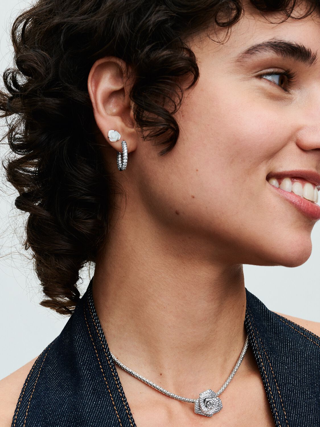 Q224_C_PDP_Model_Styled_13_1x1_RGB