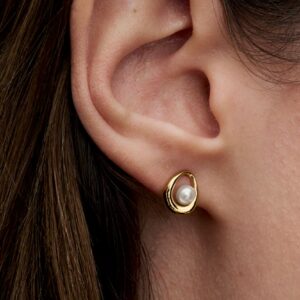 Q224_D_PDP_Model_Single_01_1x1_RGB_earring