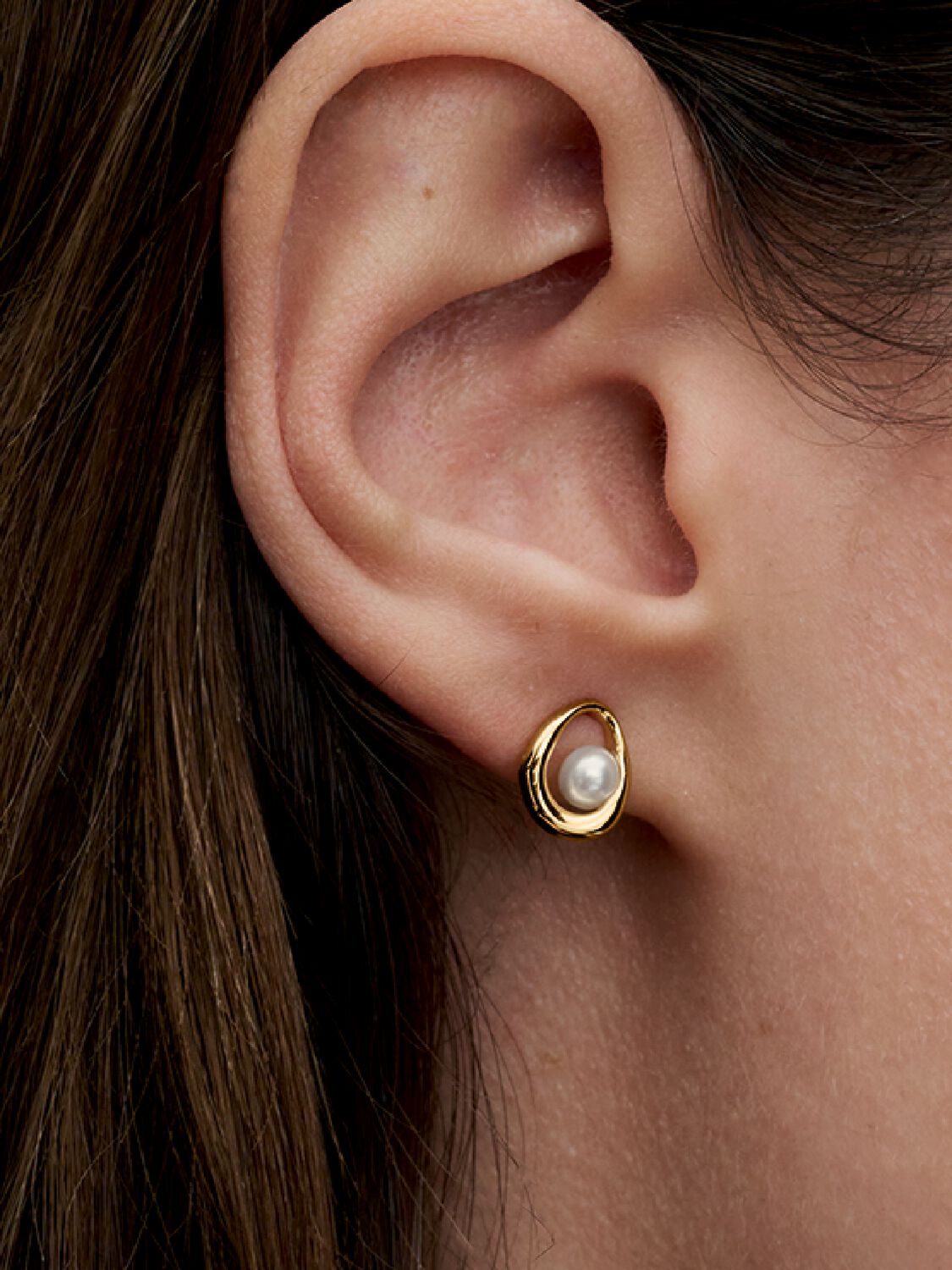 Q224_D_PDP_Model_Single_01_1x1_RGB_earring