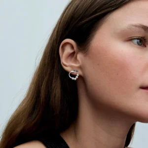 Q224_D_PDP_Model_Single_03_1x1_RGB