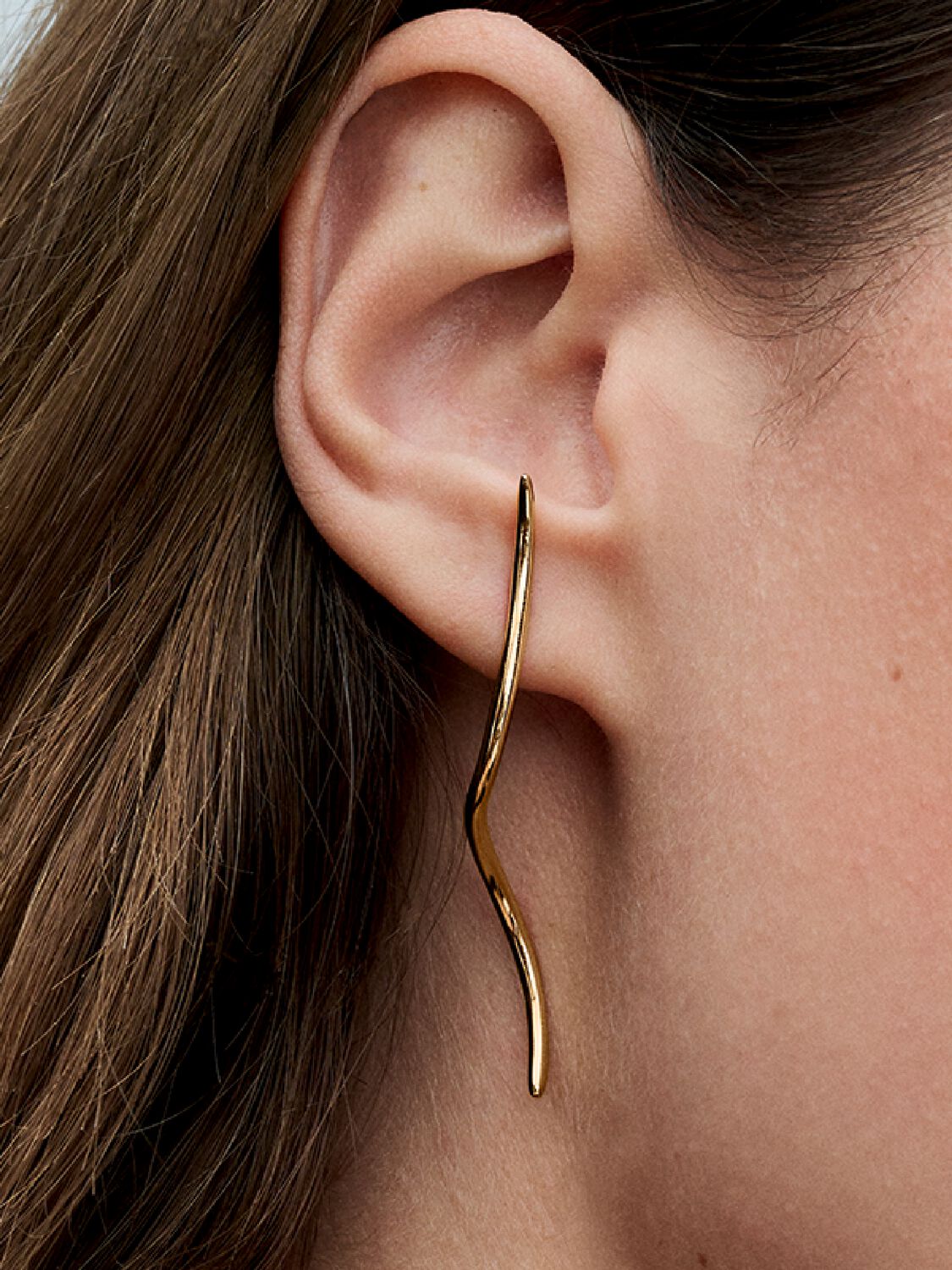 Q224_D_PDP_Model_Single_16_1x1_RGB_earring