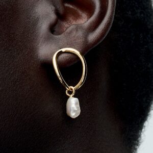 Q224_D_PDP_Model_Single_25_1x1_RGB_earring
