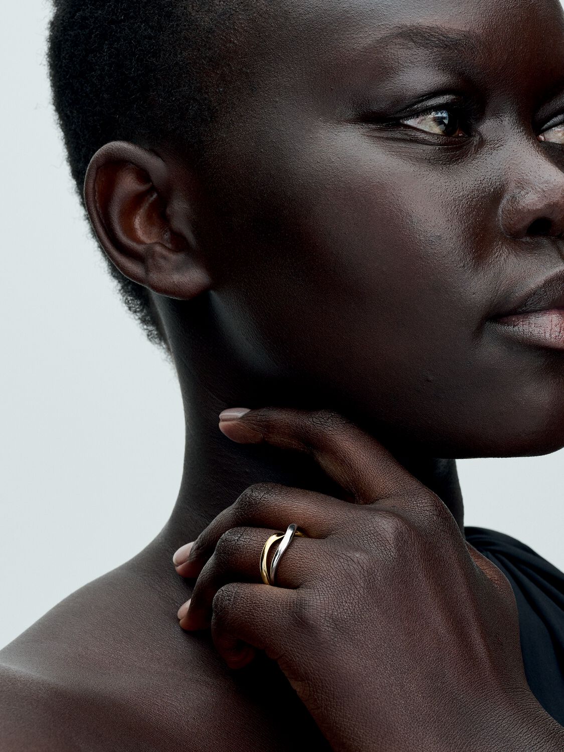 Q224_D_PDP_Model_Single_42_1x1_RGB