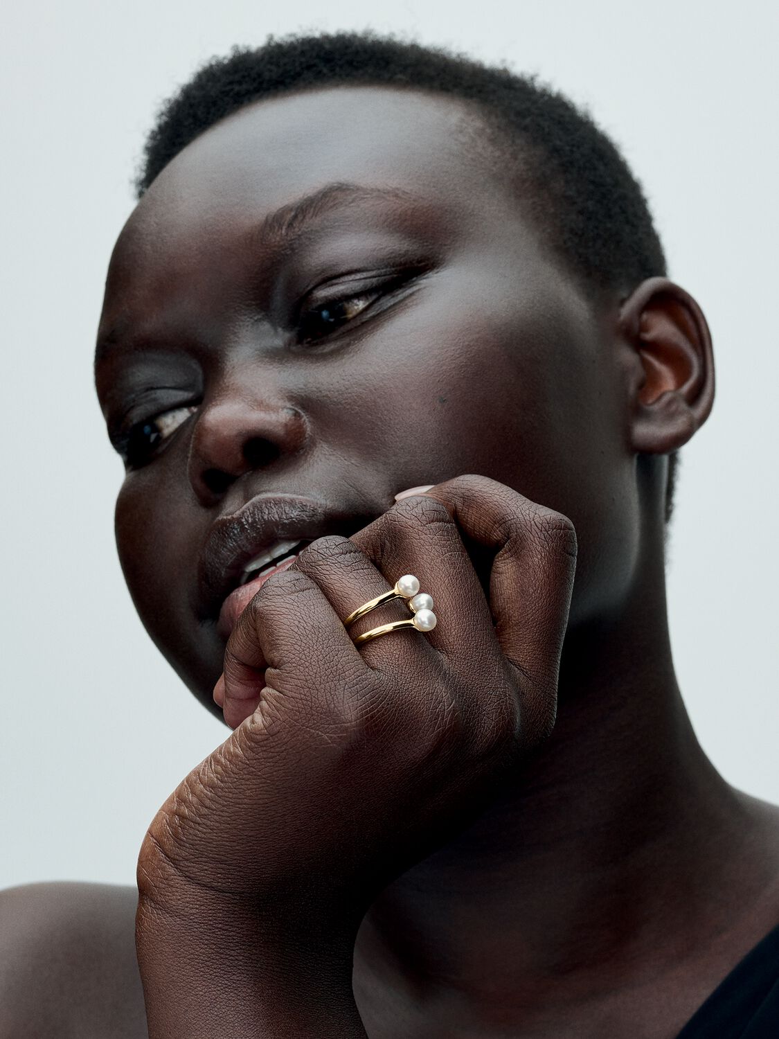 Q224_D_PDP_Model_Single_43_1x1_RGB