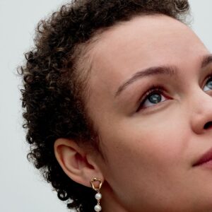 Q224_D_PDP_Model_Single_52_1x1_RGB