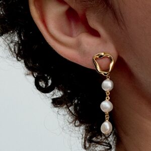 Q224_D_PDP_Model_Single_52_1x1_RGB_earring