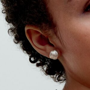 Q224_D_PDP_Model_Single_55_1x1_RGB_earring