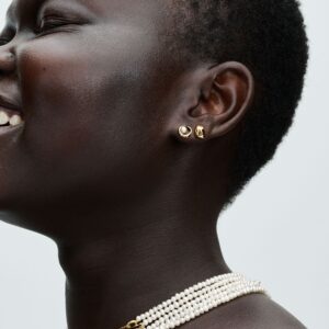 Q224_D_PDP_Model_Styled_10_1x1_RGB