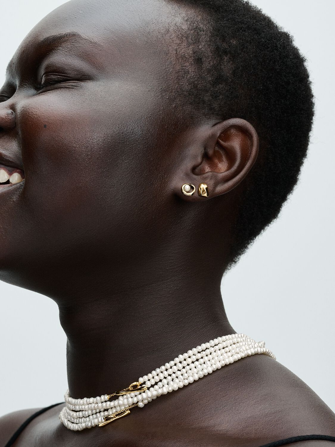 Q224_D_PDP_Model_Styled_10_1x1_RGB