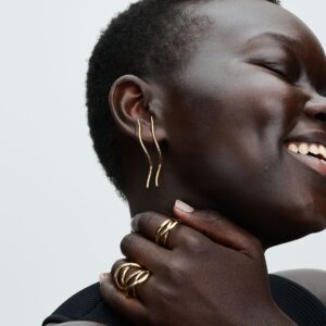 Q224_D_PDP_Model_Styled_11_1x1_RGB