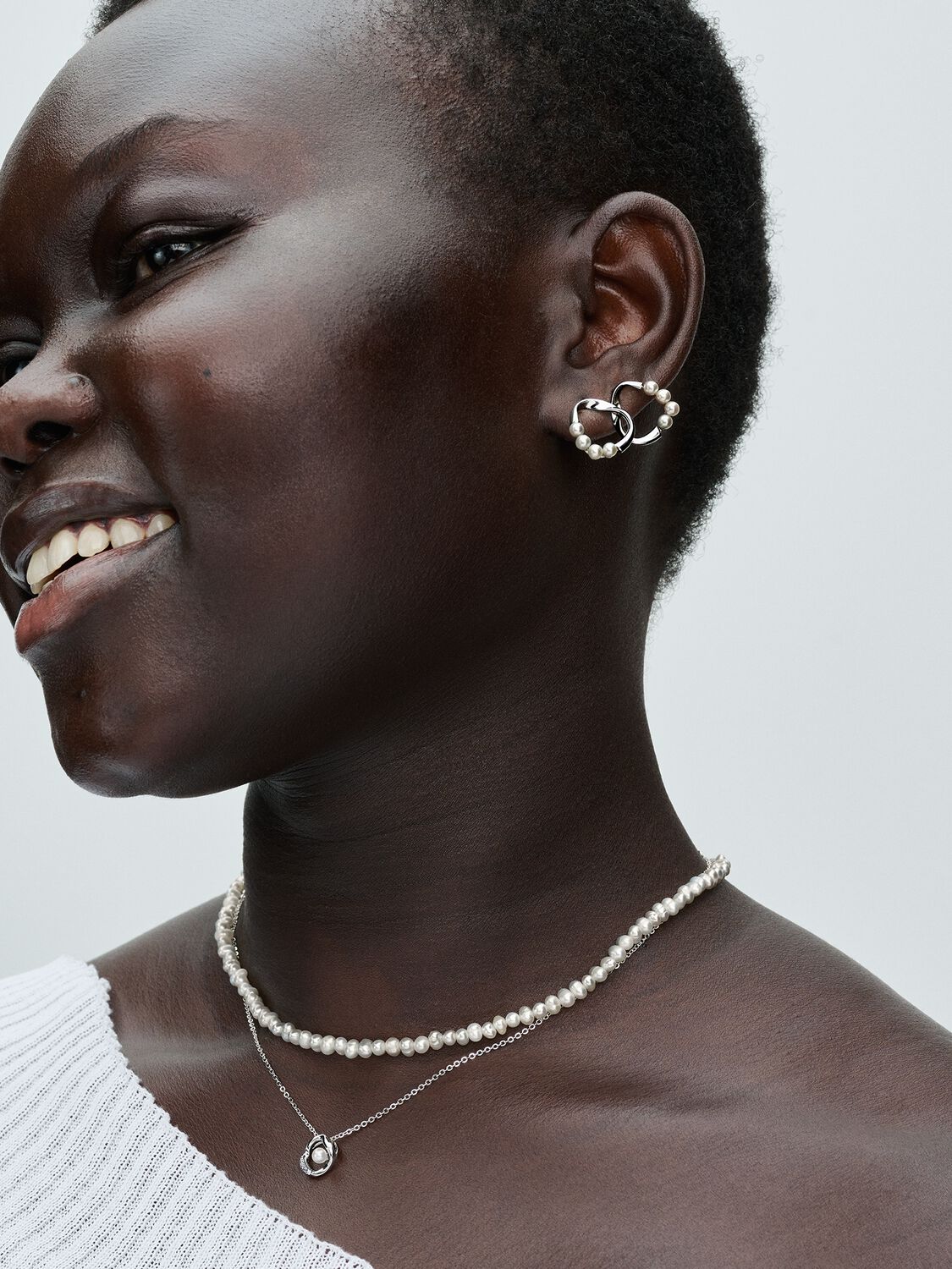 Q224_D_PDP_Model_Styled_13_1x1_RGB