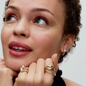 Q224_D_PDP_Model_Styled_19_1x1_RGB