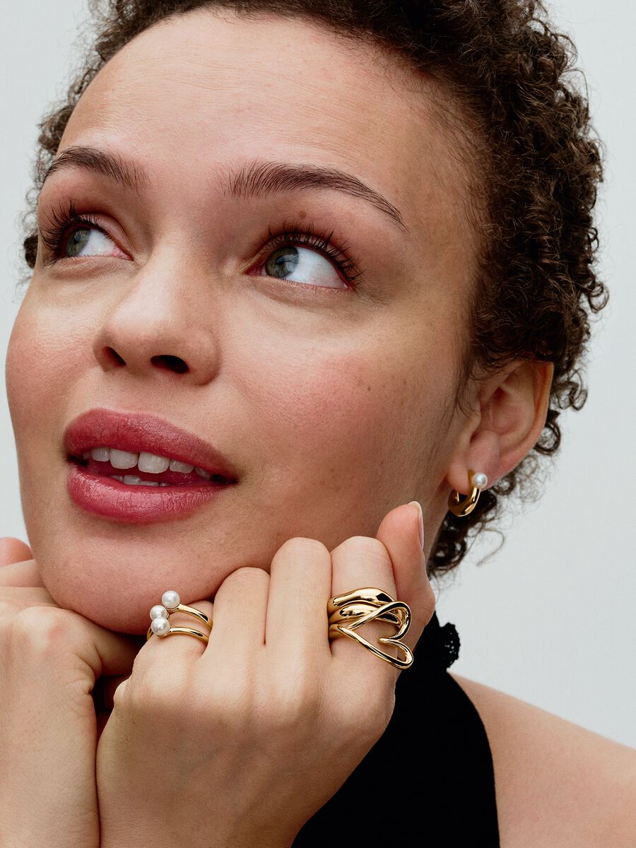 Q224_D_PDP_Model_Styled_19_1x1_RGB