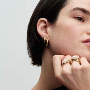 Q224_D_PDP_Model_Styled_30_1x1_RGB