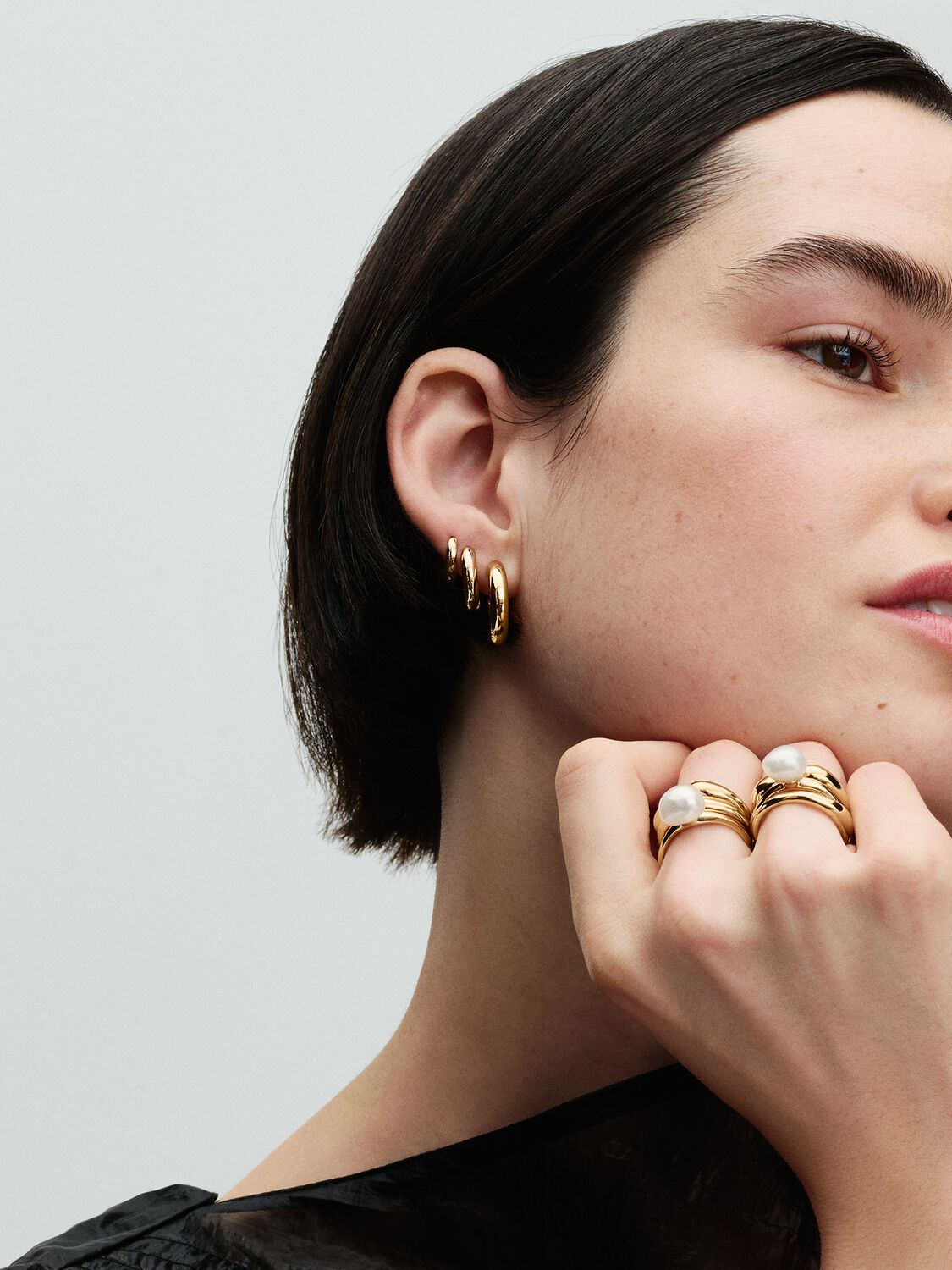 Q224_D_PDP_Model_Styled_30_1x1_RGB