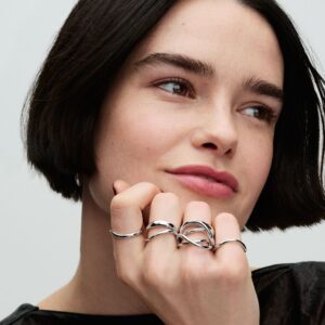 Q224_D_PDP_Model_Styled_34_1x1_RGB