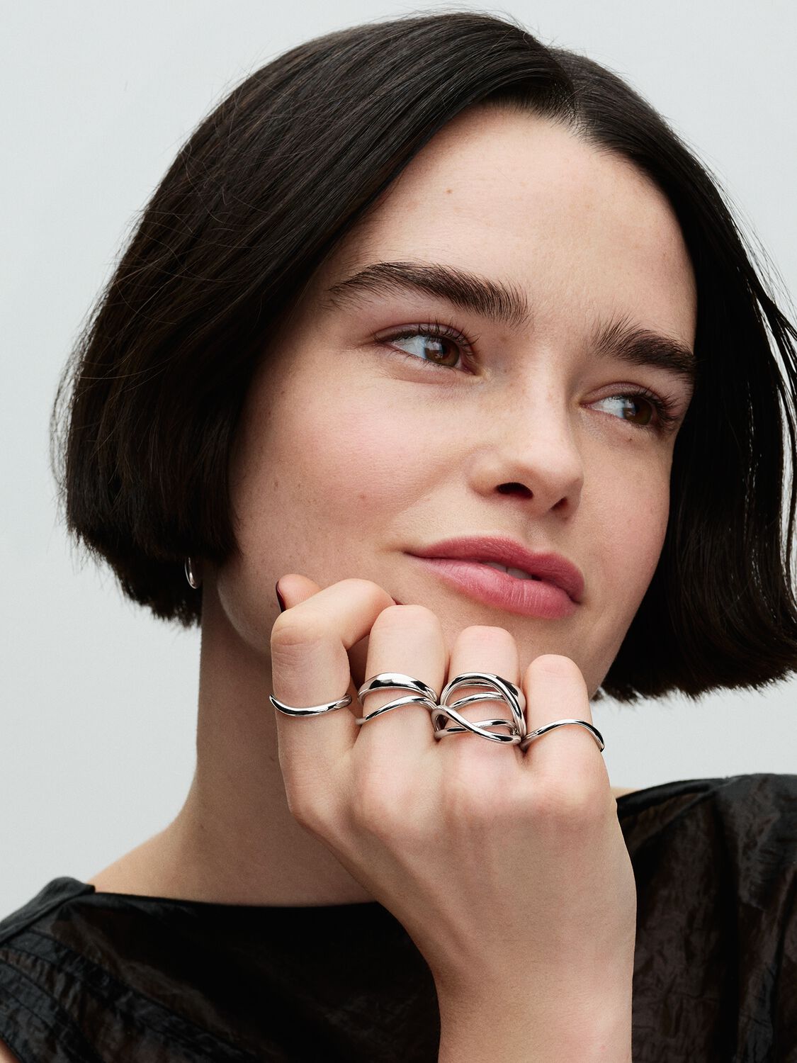 Q224_D_PDP_Model_Styled_34_1x1_RGB