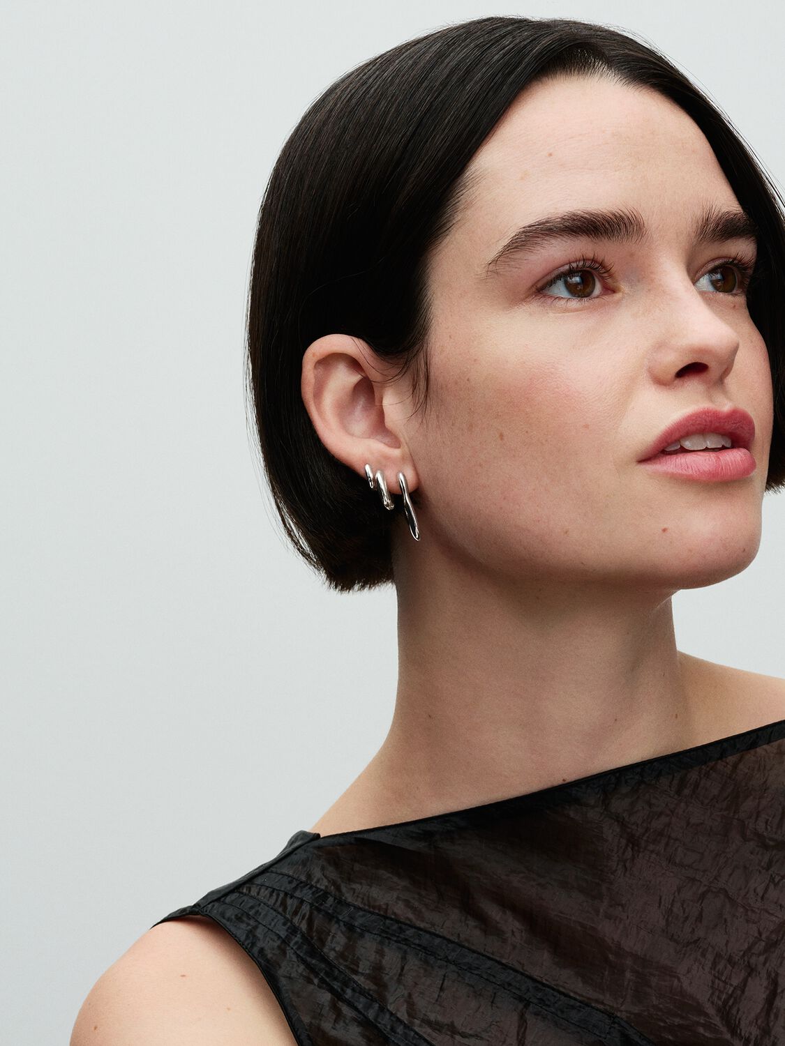 Q224_D_PDP_Model_Styled_35_1x1_RGB