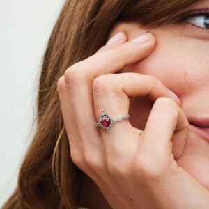 Q324_E_PDP_MODEL_SINGLE_04_1x1_RGB