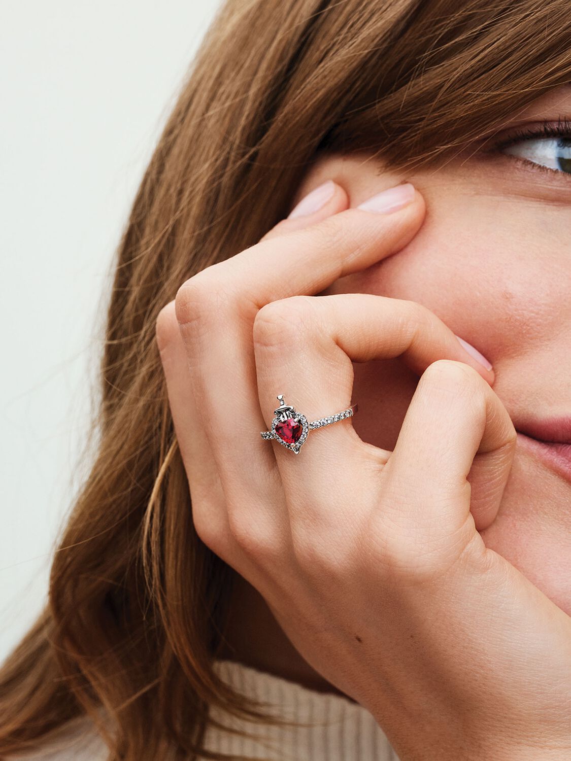 Q324_E_PDP_MODEL_SINGLE_04_1x1_RGB